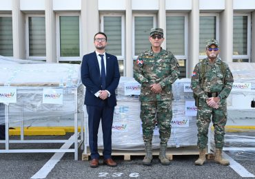 Embajada de Israel dona equipo de purificación de agua para militares en la frontera dominicana