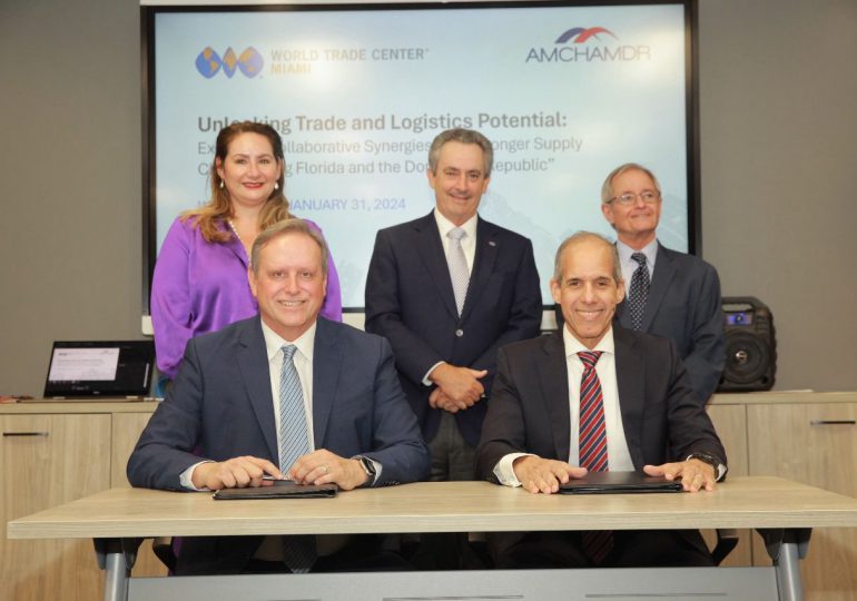 AMCHAMDR y WTC Miami firman acuerdo para fortalecer el comercio y operaciones logísticas entre Florida y RD