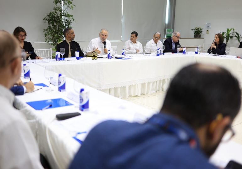 Ministerio de Medio Ambiente coordina primera reunión del Gabinete de Lucha Contra el Sargazo
