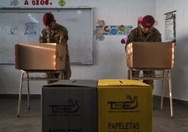 En un antiguo bastión de las pandillas en El Salvador se vota... aún con miedo