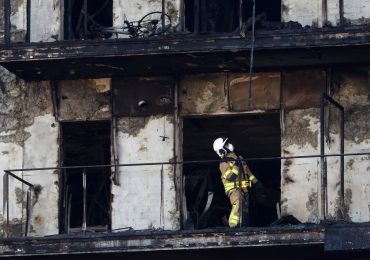 Al menos diez muertos en el incendio de un edificio en la ciudad española de Valencia