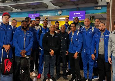 Arajet acuerda con FEDOMBAL ser la línea aérea oficial de la Selección Nacional de Baloncesto