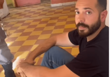 El youtuber Andariego denuncia la policía lo quiere apresar por sacar invasora de su propiedad