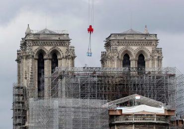 Francia comienza a desmantelar andamios en catedral de Notre Dame