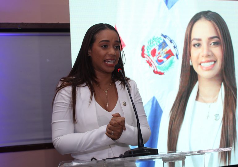 Betty Gerónimo busca convertirse en la primera alcaldesa de Santo Domingo Norte