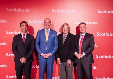 Scotiabank ofrece cóctel a clientes y autoridades con asistencia de CEO global