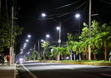 Edeeste ha instalado 23,163 lámparas en el programa “Iluminando el País” para mejorar calidad de vida y seguridad ciudadana