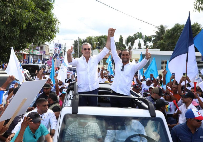 Abinader moviliza caravana por Fantino en apoyo a candidatos municipales