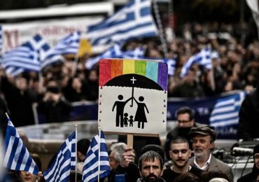 Miles de personas se manifiestan contra el matrimonio homosexual en Grecia