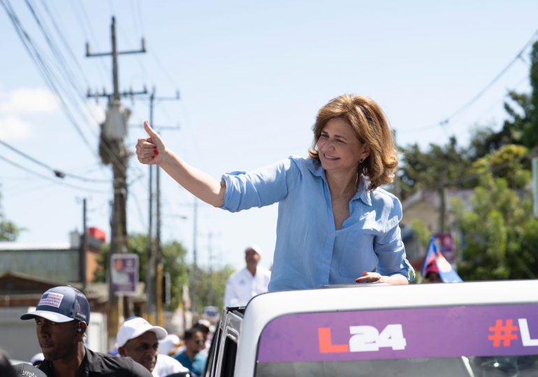 Raquel Peña recorre con candidatos municipales del PRM la provincia Duarte