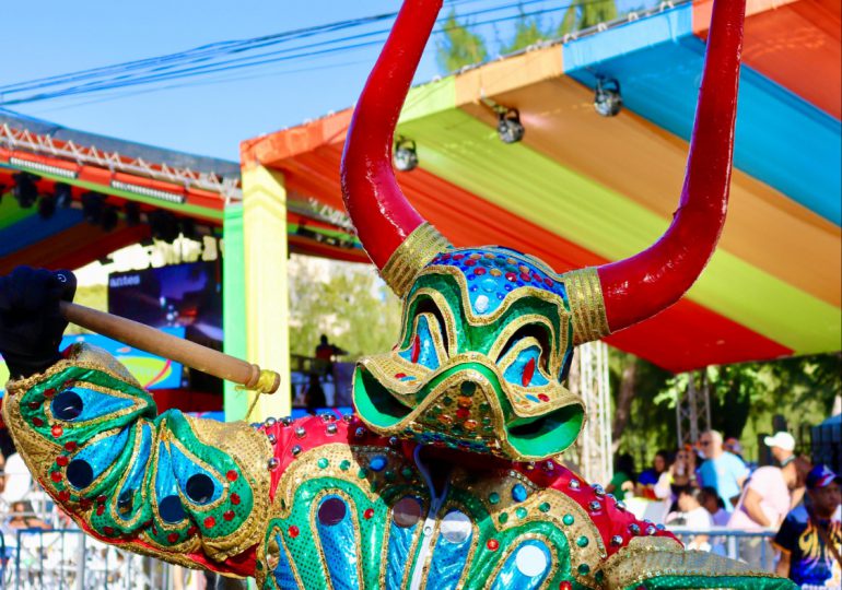 Desbordante alegría en segundo domingo Carnaval de Santiago 2024 