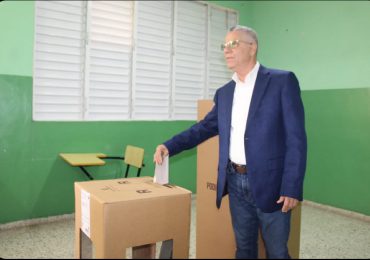 Alcalde Manuel Jiménez ejerció su derecho al voto; “Elegir fortalece el derecho a exigir”