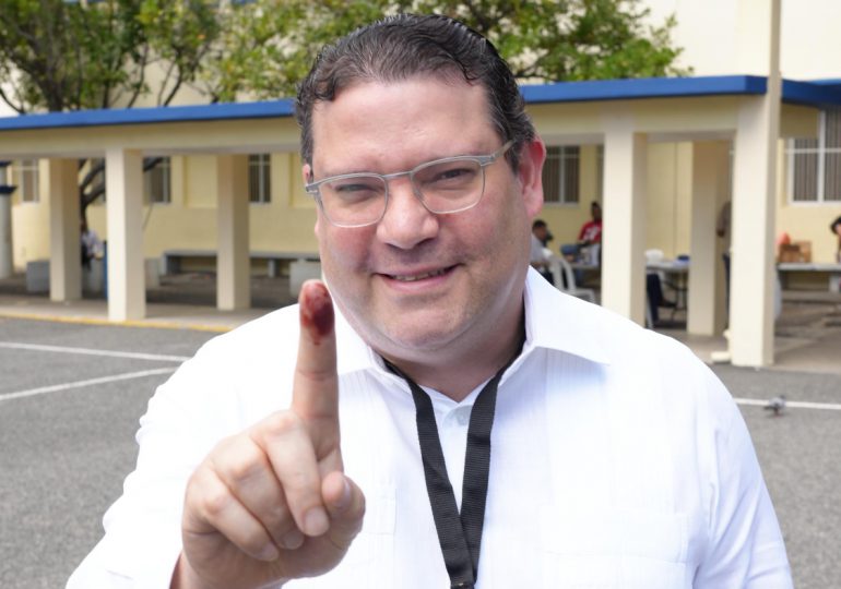 Sanz Lovatón destaca la forma cívica de los dominicanos ejercer el derecho al voto