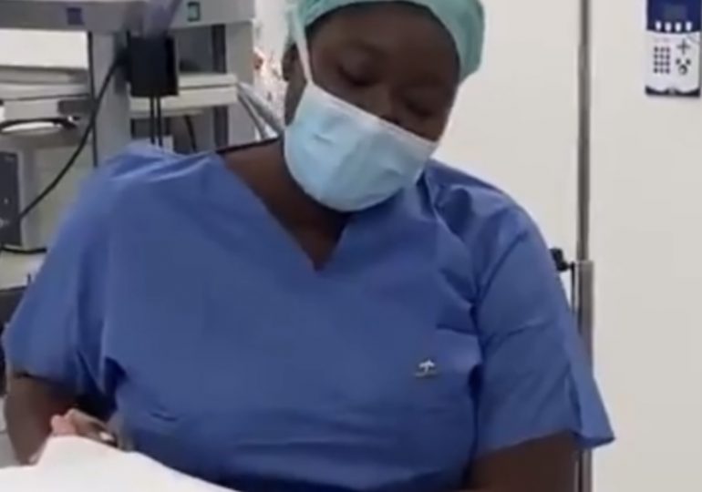 Enfermera se hace viral al tratar de calmar un paciente durante la anestesia cantando “Halo” de Beyoncé