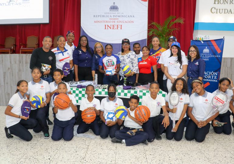 INEFI lleva reconocidos atletas a conversatorio en Centro Salesiano Oratorio María Auxiliadora