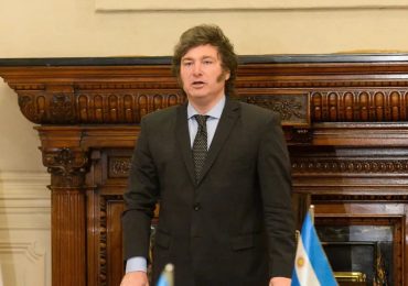Gobierno de Milei prohíbe el lenguaje inclusivo en las Fuerzas Armadas argentinas