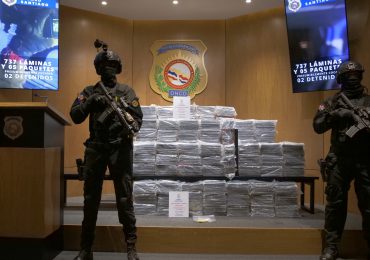 DNCD decomisa 737 láminas y cinco paquetes de cocaína en Santiago