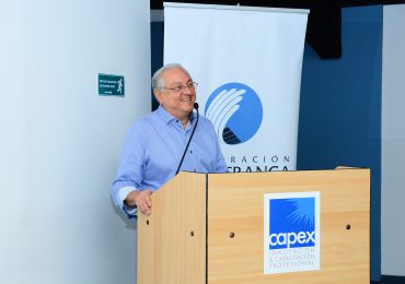 Miguel Lama da apertura al programa de actividades por el 50 aniversario de la Corporación Zona Franca