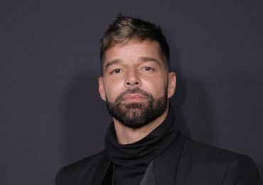 Enrique Santos reta a Danilo Carrera por comentario sobre Ricky Martin: "Es despectivo"