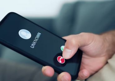 Regulador en EEUU declara ilegales llamadas automáticas con voces generadas por IA