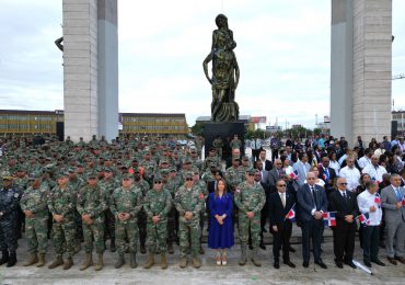 Fuerzas Armadas rinde homenaje a la Bandera Nacional y al prócer Juan Pablo Duarte
