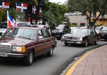 Duartianos invitan disfrutar exhibición y desfile de autos antiguos en “Caravana por Patria”