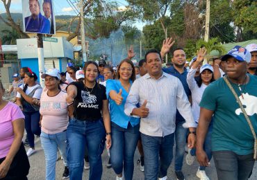 Candidato Francisco Acosta encabeza multitudinaria marcha en Paraíso, Barahona