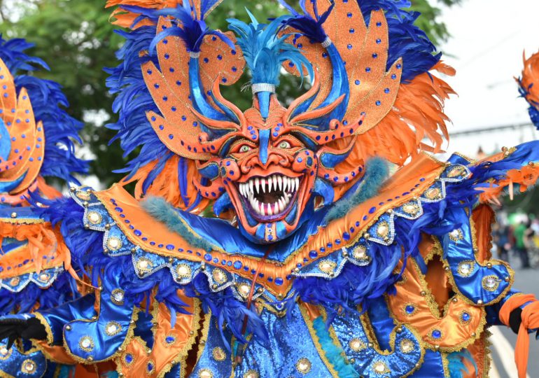 Carnaval Vegano 2024 arranca con gran éxito y colorido en La Vega