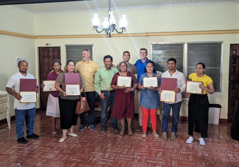 Universidad Cristiana Logos junto a varias iglesias de Jacksonville, imparten formación a líderes y pastores en Nicaragua