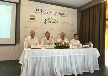 Ricardo Montaner presenta "Escuela Bayacú" proyecto de The House Project Foundation, en el IX Encuentro para el Desarrollo Turístico de Samaná