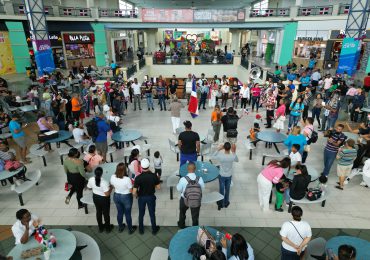 Mini conciertos del MIDE y ADEOFA deleitan visitantes de Megacentro Plaza