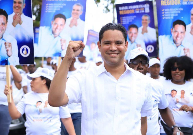 Amador Figaris reitera a los capitaleños “llenar las urnas por amor a Santo Domingo”