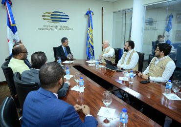 Leonel Fernández se reúne con Misión de Observación Electoral de la OEA