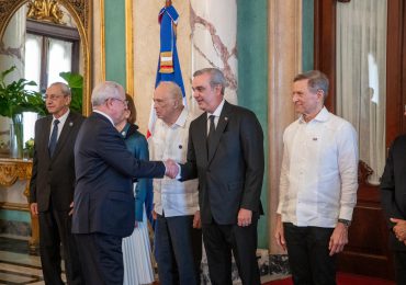 Abinader juramenta nuevos miembros de los consejos de la Orden del Mérito Duarte, Sánchez y Mella, y Orden Heráldica de Cristóbal Colón