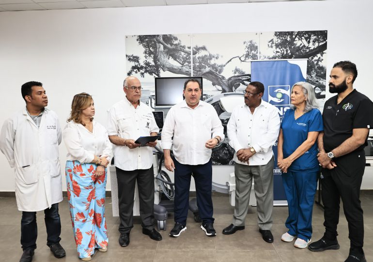 SNS entrega más de RD$29 millones en equipos a cuatro hospitales de Santo Domingo