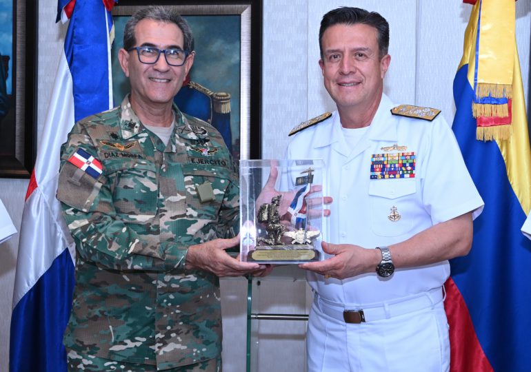 Ministro de Defensa recibe visita del comandante de la Armada de Colombia