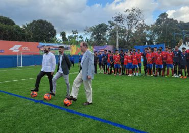 Exfutbolista David Villa junto al grupo INICIA inauguran complejo de fútbol en el país
