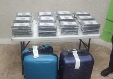 Detienen extranjero y decomisan 36 paquetes presumiblemente cocaína en aeropuerto Punta Cana