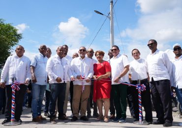 Energía y Minas inaugura proyecto de electrificación que beneficia 172 comunitarios de Tamayo