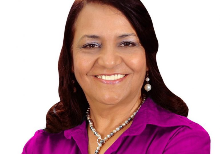 Renuncia del PLD ex diputada y miembro del Comite Central Antonia Suriel