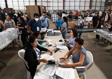 El Salvador mide en las urnas la abrumadora popularidad de Bukele