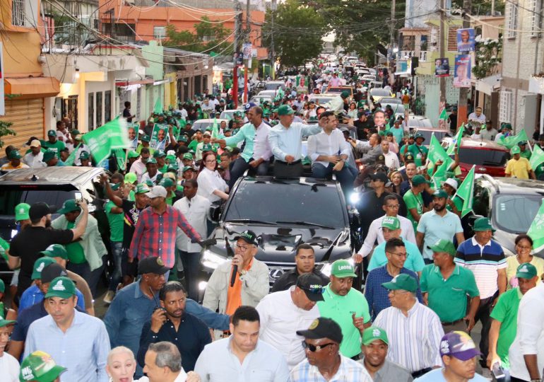 Leonel inicia recorrido en el DN junto a Domingo Contreras y Omar Fernández