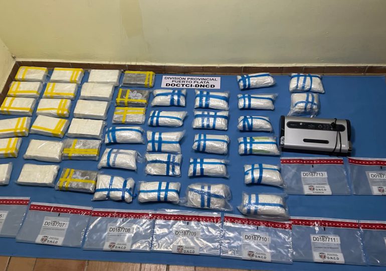 Incautan en Puerto Plata 41 paquetes de cocaína; investigan dos personas y buscan a otro