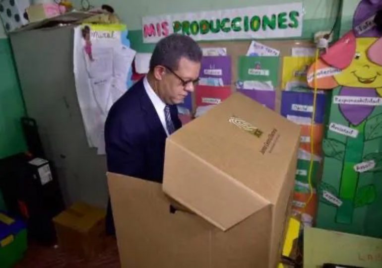 Leonel Fernández votará este domingo a las 12:30 de la tarde en la escuela República Dominicana