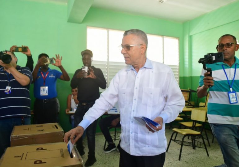 Alcalde Manuel Jiménez votará a las 9:30 a.m. en Cancino