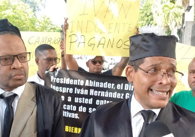 Ex empleados de INESPRE protestan en demanda del pago de sus prestaciones laborales