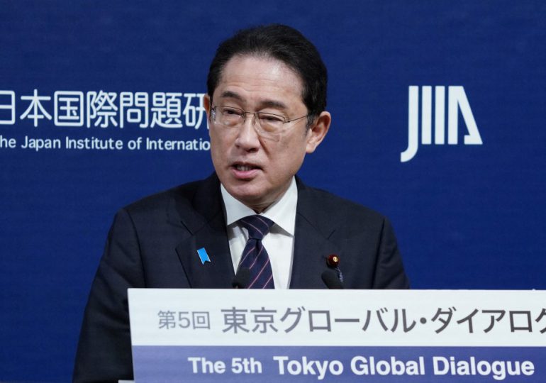 El primer ministro japonés, interrogado por "bailarinas gogó" en reunión de su partido