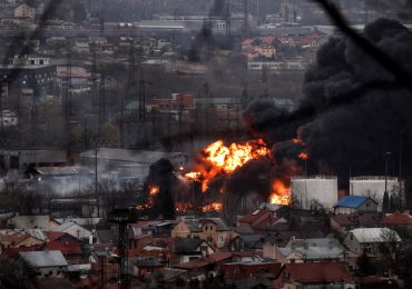 Rusia lanza ataques aéreos sobre capital ucraniana y región de Leópolis, dicen autoridades