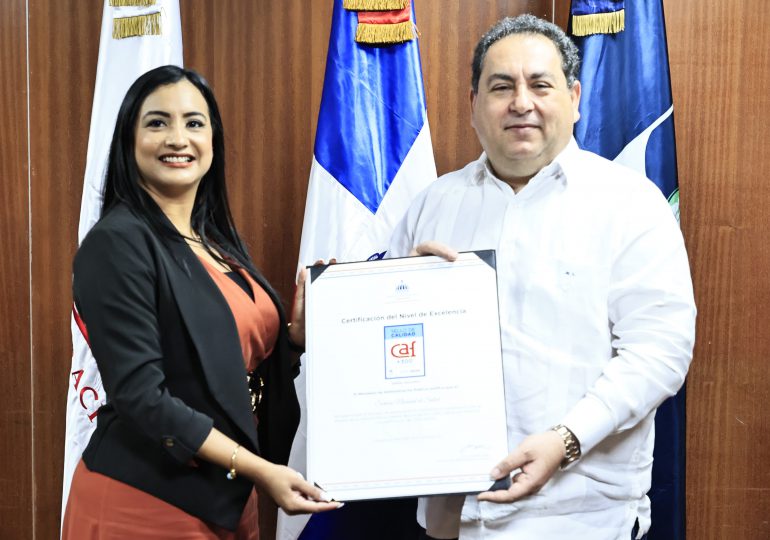 SNS recibe Sello CAF+300, reconocimiento a la excelencia en la gestión pública