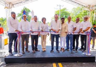 Abinader encabeza acto inaugural del puente sobre el río Limón en Bayaguana